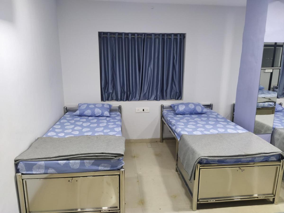 Shiv Sai Dormitory Vadodara Dış mekan fotoğraf