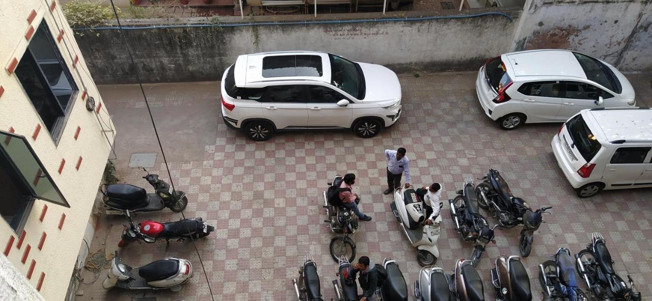 Shiv Sai Dormitory Vadodara Dış mekan fotoğraf