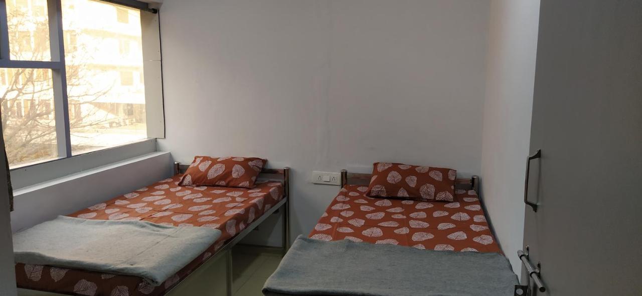 Shiv Sai Dormitory Vadodara Dış mekan fotoğraf