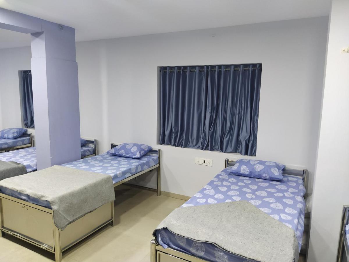 Shiv Sai Dormitory Vadodara Dış mekan fotoğraf