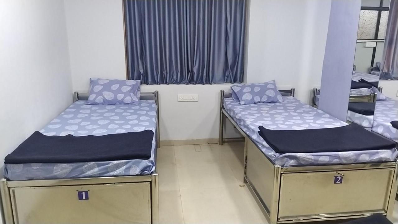 Shiv Sai Dormitory Vadodara Dış mekan fotoğraf