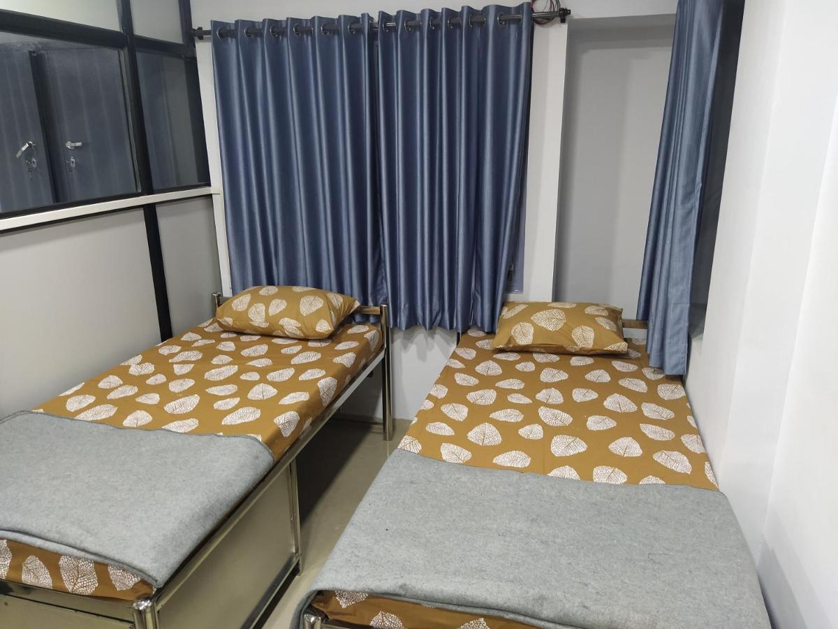 Shiv Sai Dormitory Vadodara Dış mekan fotoğraf